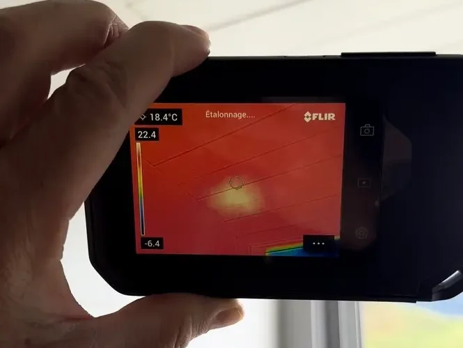 Camera thermique recherche nid de guêpes sous cloisin